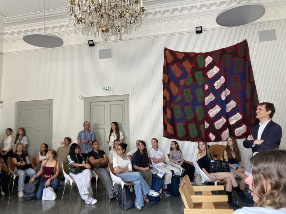 Accueil des praguois à la mairie de Nîmes 